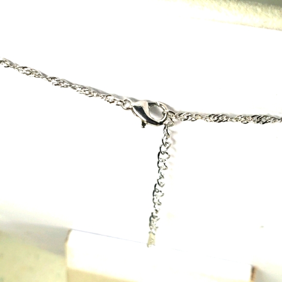 Round Cubic Zirconia Thanksgiving Mother Holding Child Gold Silver Tone Pendant - Picture 6 of 9